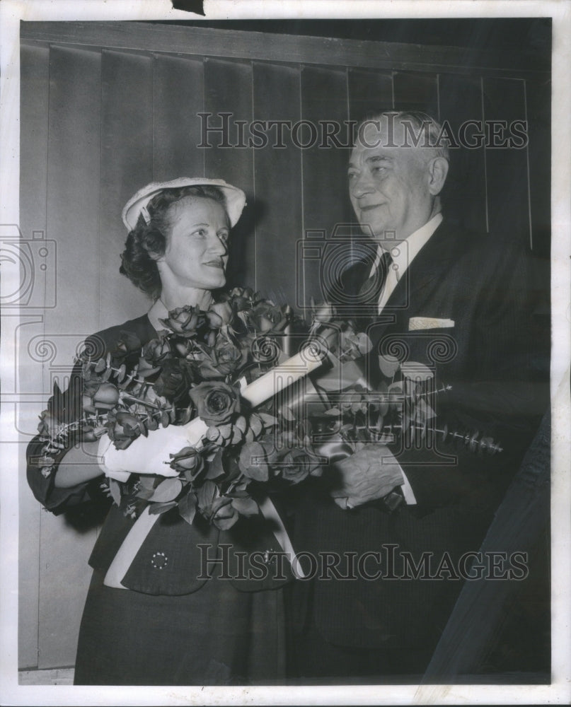 1959 Press Photo Mrs Charlotte Lewandowski Cook County Daniel Ryan County Board - Historic Images