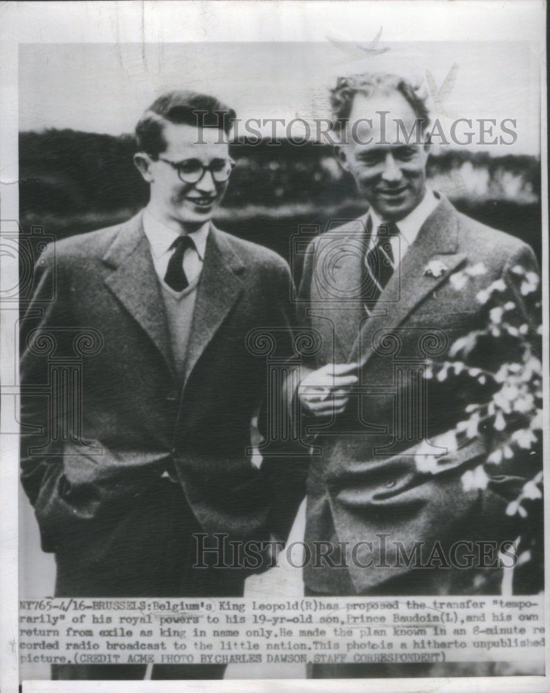 1951 Belgiums King Leopold with son prince Baudoin - Historic Images