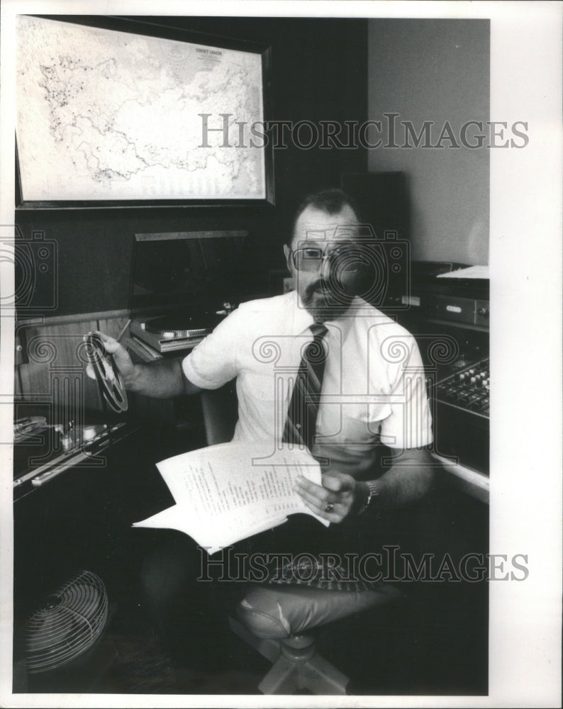 1985 Press Photo Nick Leonovich radio broadcaster- RSA67139- Historic Images