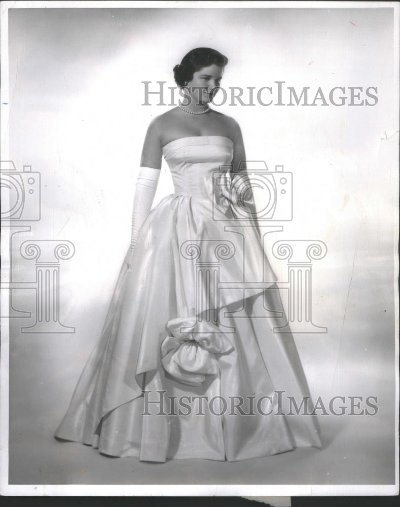 1958 Mrs. James Leonard - Historic Images