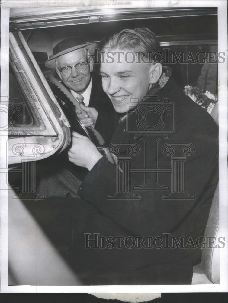 1960 happy father Paulis Leonas watches son Thomas American car feel - Historic Images