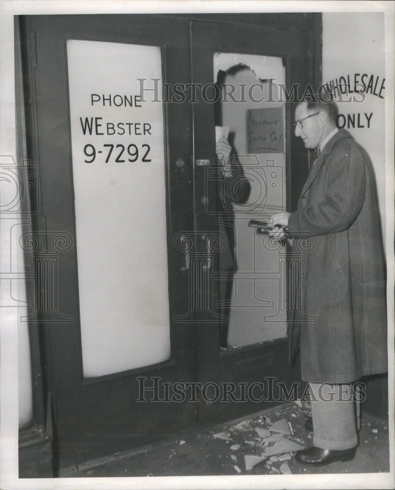 1951 Robert Lewin Vassili police Cigar Street - Historic Images