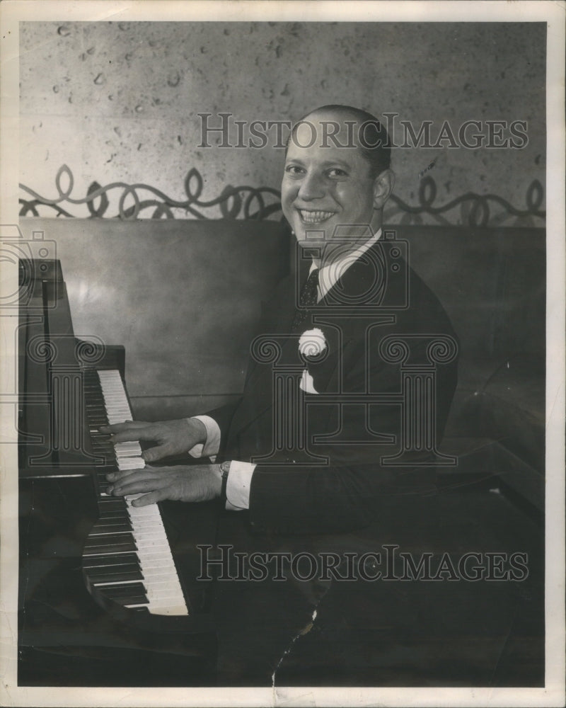 1951 Press Photo Orchestra Leader Dave Le Winter.- RSA67375 - Historic Images