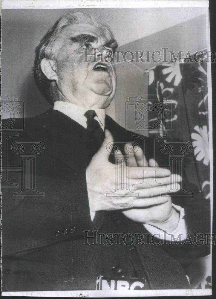 Press Photo Emphatic John Lewis Newsmen government Price- RSA67531 - Historic Images