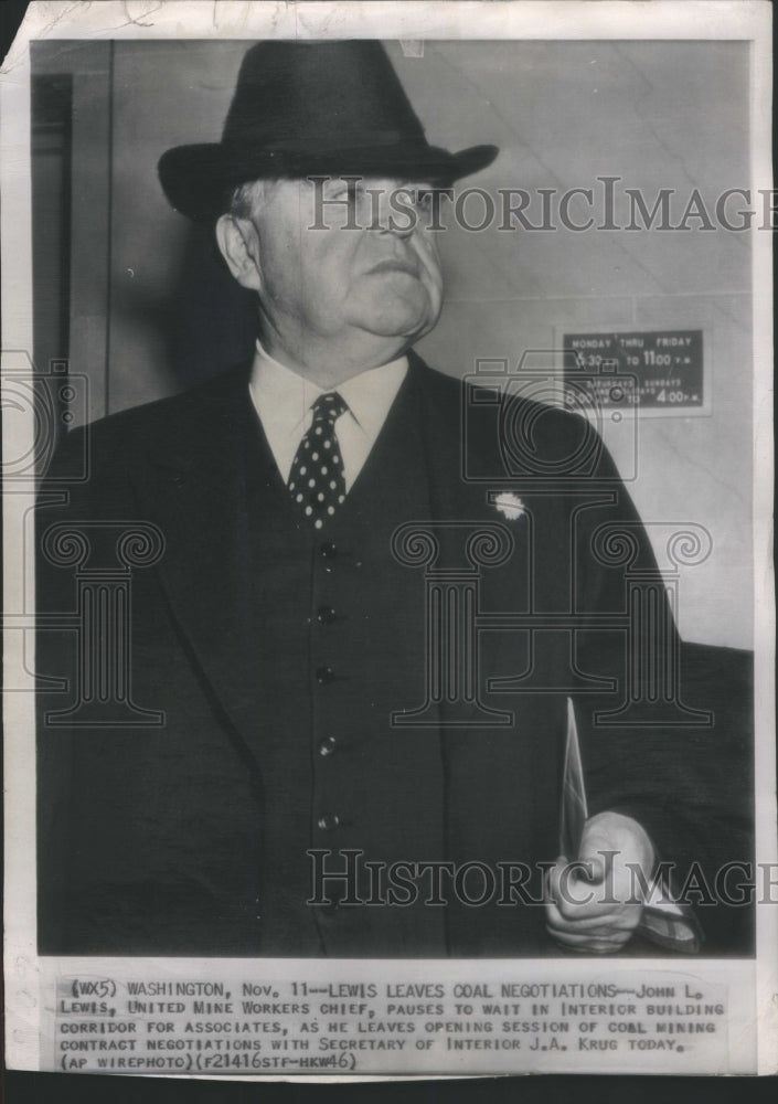 1945 Press Photo John Lewis United Mine Workers Chief leaves- RSA67589 - Historic Images