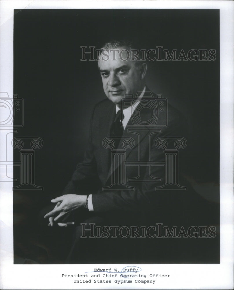 1974 Press Photo Edward Duffy President Chief United States Gypsum Company - Historic Images