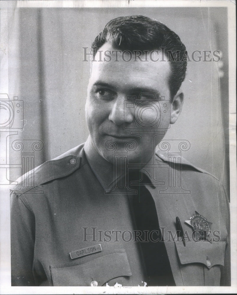 1968 Patrolman Robert Carlson turned away Sheridan General Hospital - Historic Images