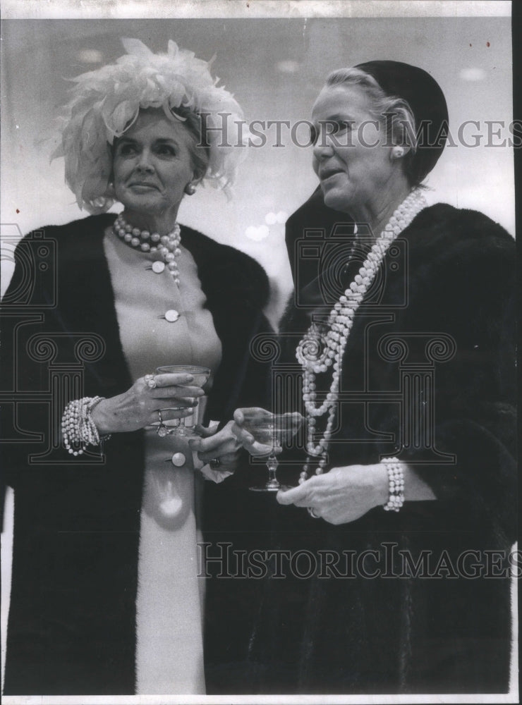 1969 Mrs Thomas Marshall Green Mrs Robert G Anderson Champagne Party - Historic Images