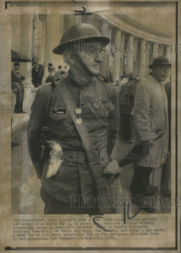 1970 Press Photo Clad  American Arlington Joe Ambrose - Historic Images