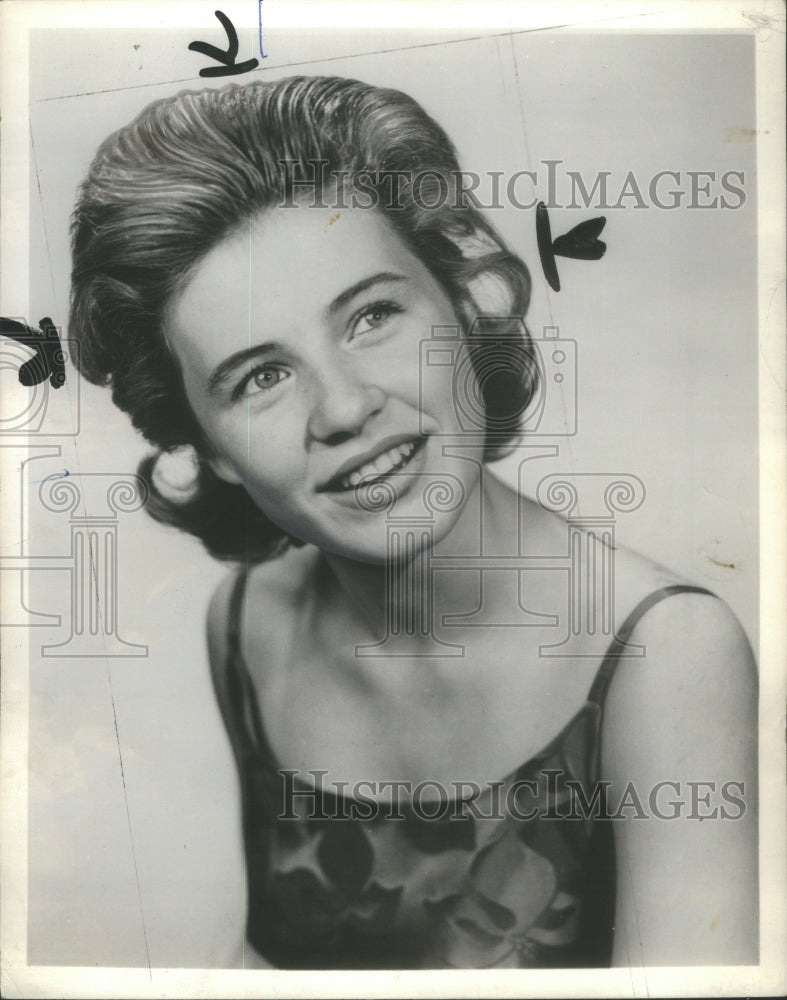 1984 Patty Duke Plays Dual Role Look-alike Cousins The Patty Duke-Historic Images