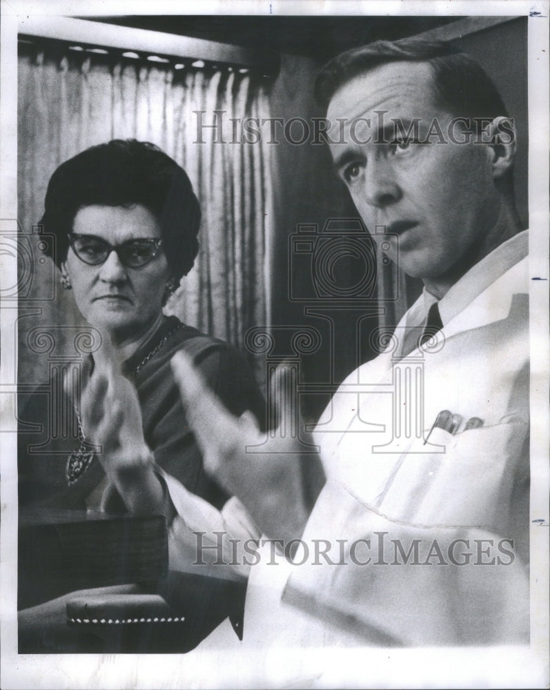 1969 Press Photo Mrs Ervin cramer Chicago Dr Richard Carleton- RSA69055 - Historic Images