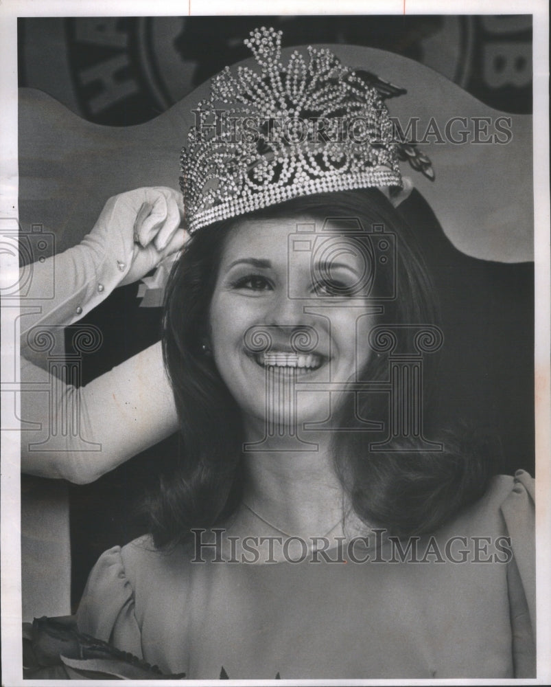 1969 Gayle Caposto crowned as the Hello Charley queen - Historic Images