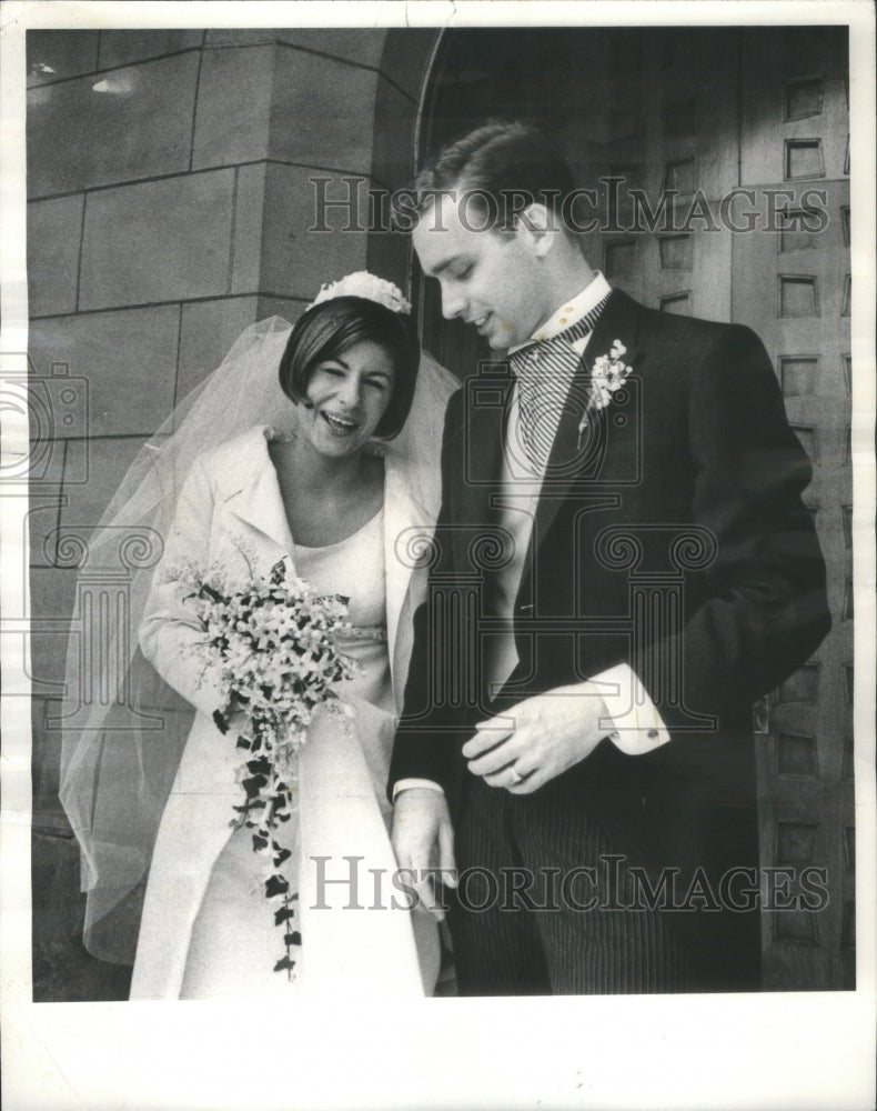 1966 Press Photo Lydia Peters Walter Cherry Wedding Winnetka Sacred Heart Church - Historic Images