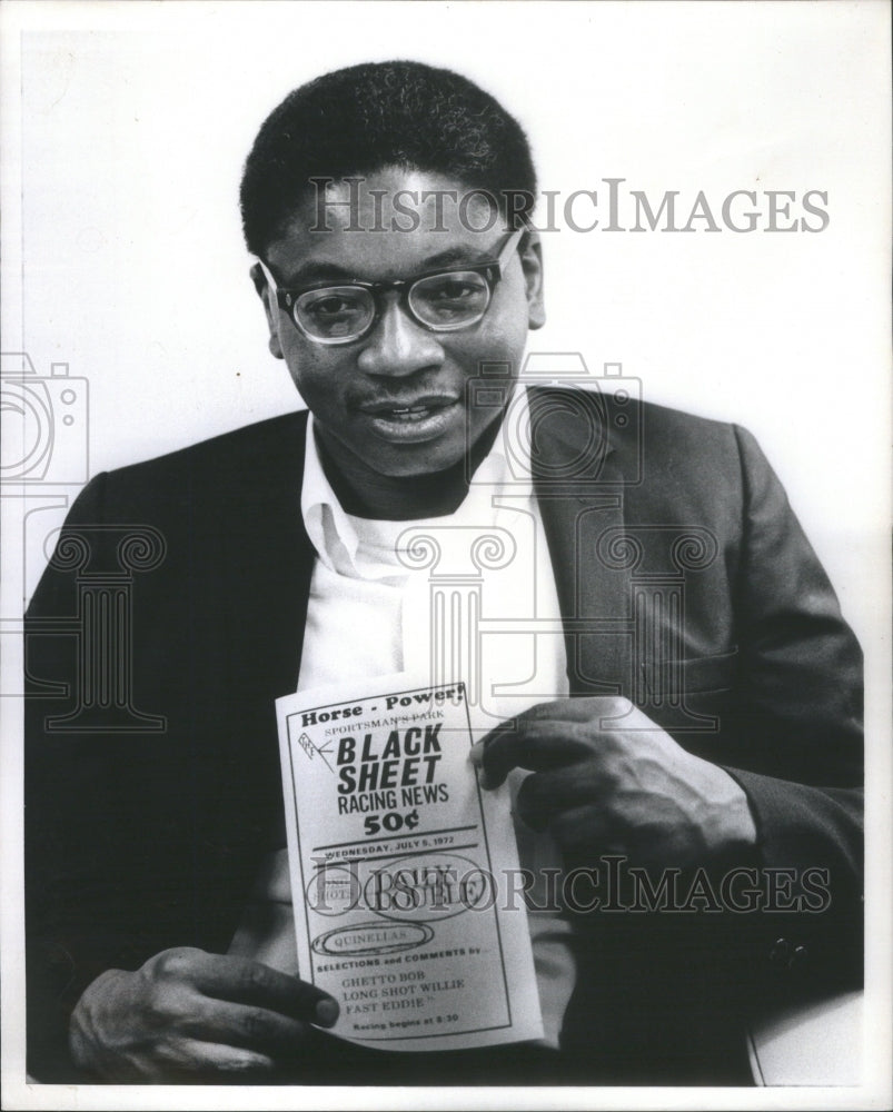 1972 Press Photo Phil Childress, publisher of the Black Sheet Racing News. - Historic Images