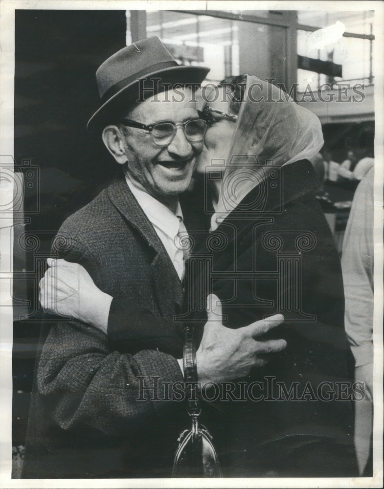 1966 Angelo Chirban arrives in Chicago - Historic Images