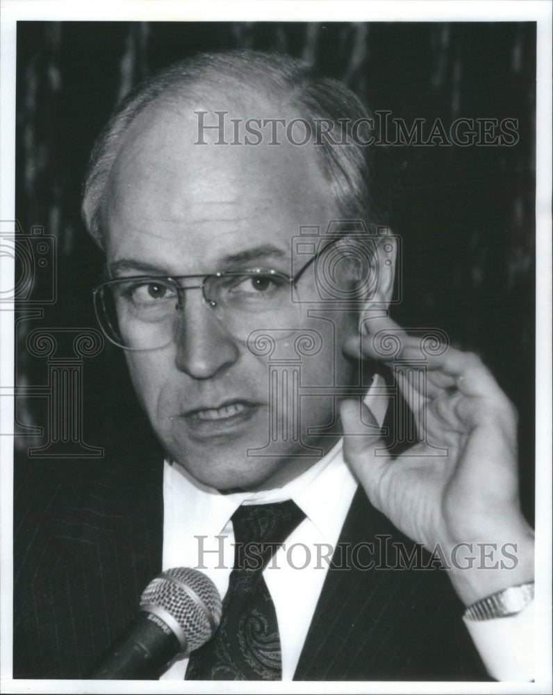 Undated Press Photo United States Defense Secretary Dick Cheney- RSA69771 - Historic Images