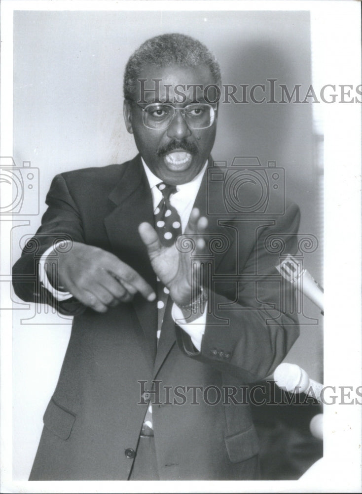 1993 Veterans Affairs Secretary Jesse Brown Lakeside VA Center - Historic Images