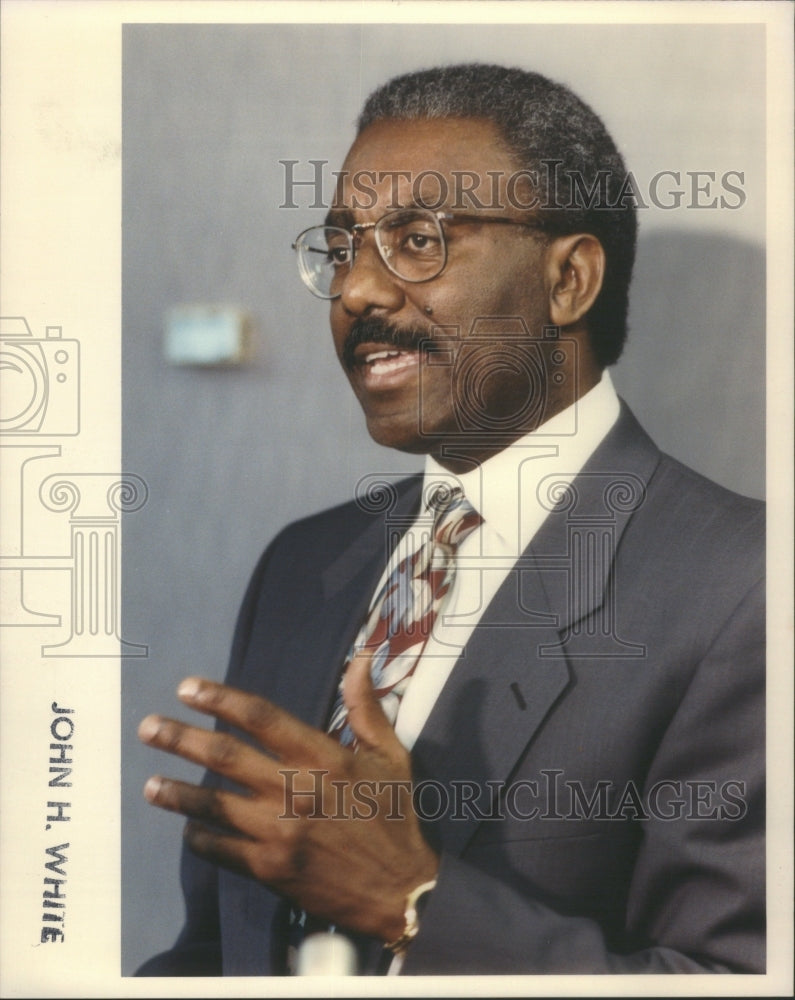 1993 Secretary of Veterans Affairs Jesse Brown - Historic Images