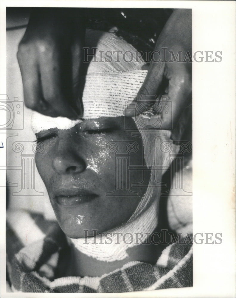 1986 Deborah Brice customer's face oil lubricant scalp eyebrows-Historic Images