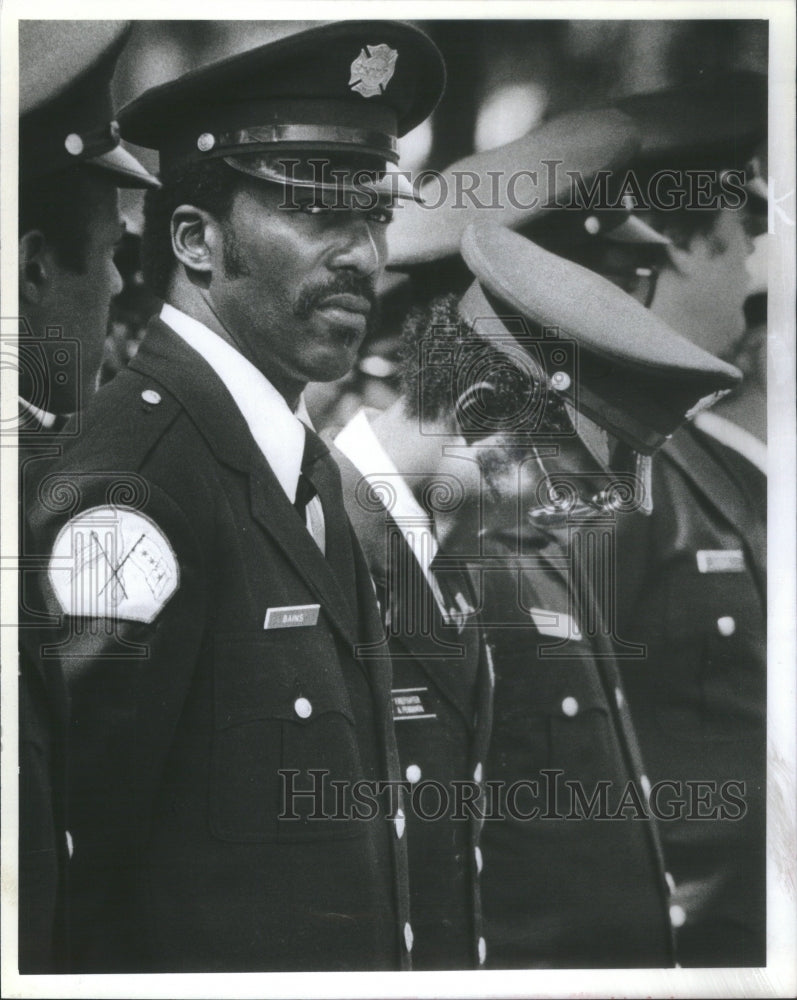 1983 co-workers relatives grieve Sidney Brown burning building save - Historic Images