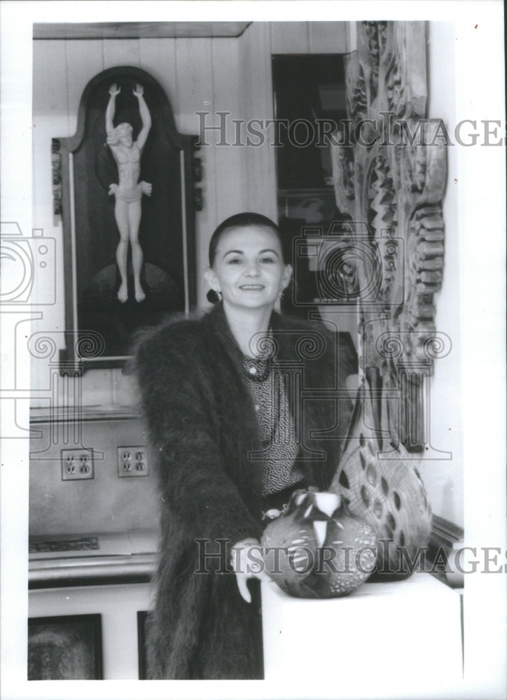 1994 Press Photo Nellie Angel, Bulgarian opened art gallery - Historic Images