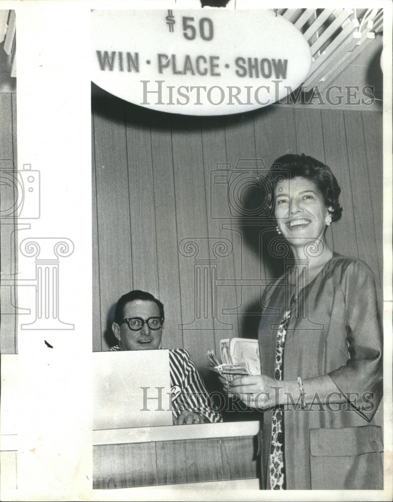 1965 Mrs Ralph Applegate Arthritis Foundation Arlington Park Cihcago - Historic Images