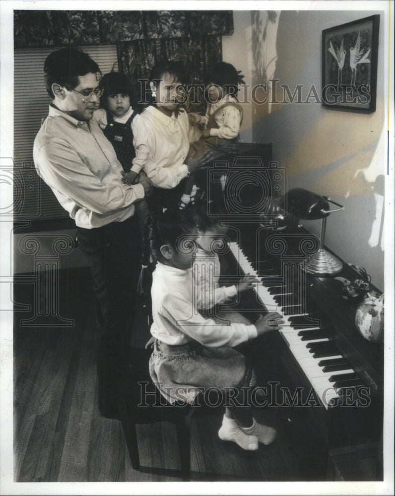 1990 Arias Family Illinois Hispanic American - Historic Images