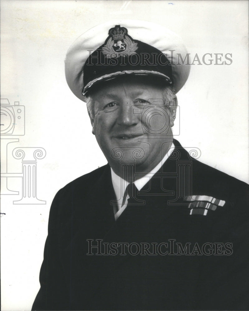 1976 Captain Robert Arnott Queen Elizabeth - Historic Images