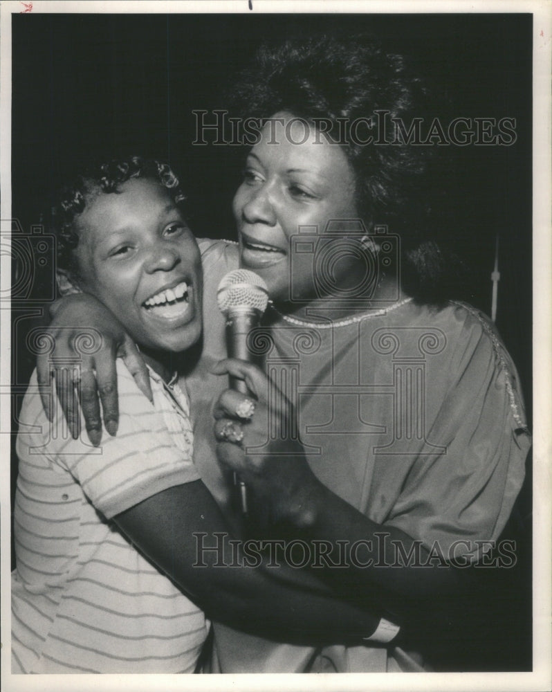 1984 Inmate Debra Williams Help Keisha Brown Chicago Brown Join Dell - Historic Images