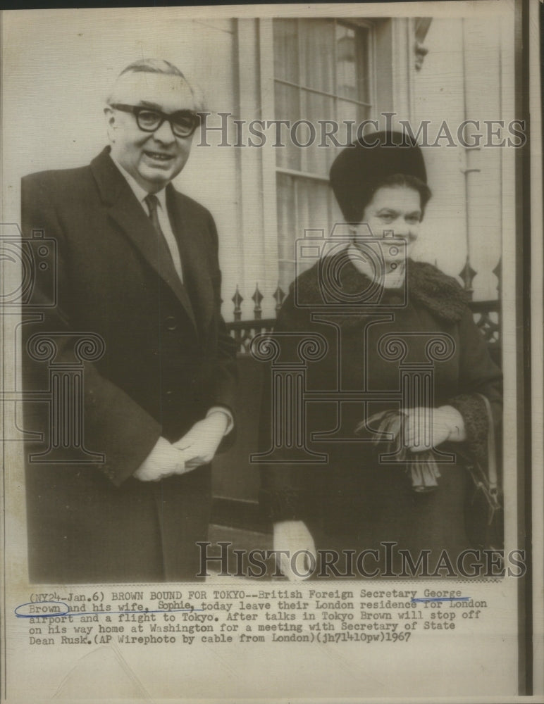 1967 Press Photo British Foreign Secretary George Brown Sophie London airport - Historic Images