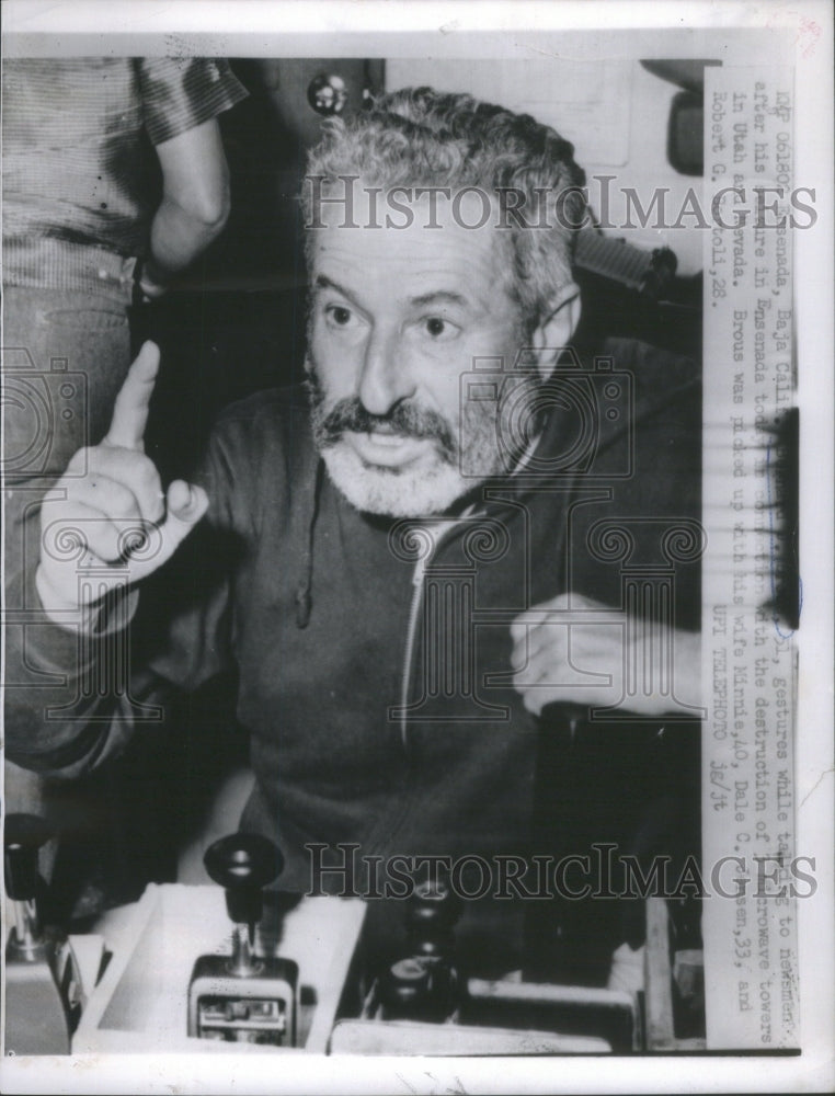 1961 Press Photo Bernard Brous taking to press after arrested with wife and kids - Historic Images