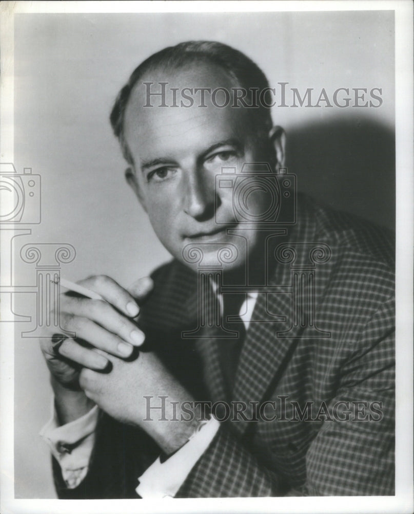 1963 Press Photo Everet Brown, fellow of American Institute of Designers. - Historic Images