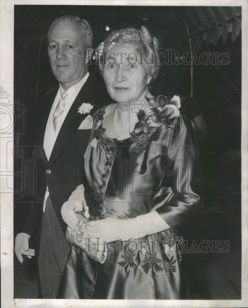 1954  Mrs Gertrude Hinckley St Chrysostom Church Chicago Society - Historic Images