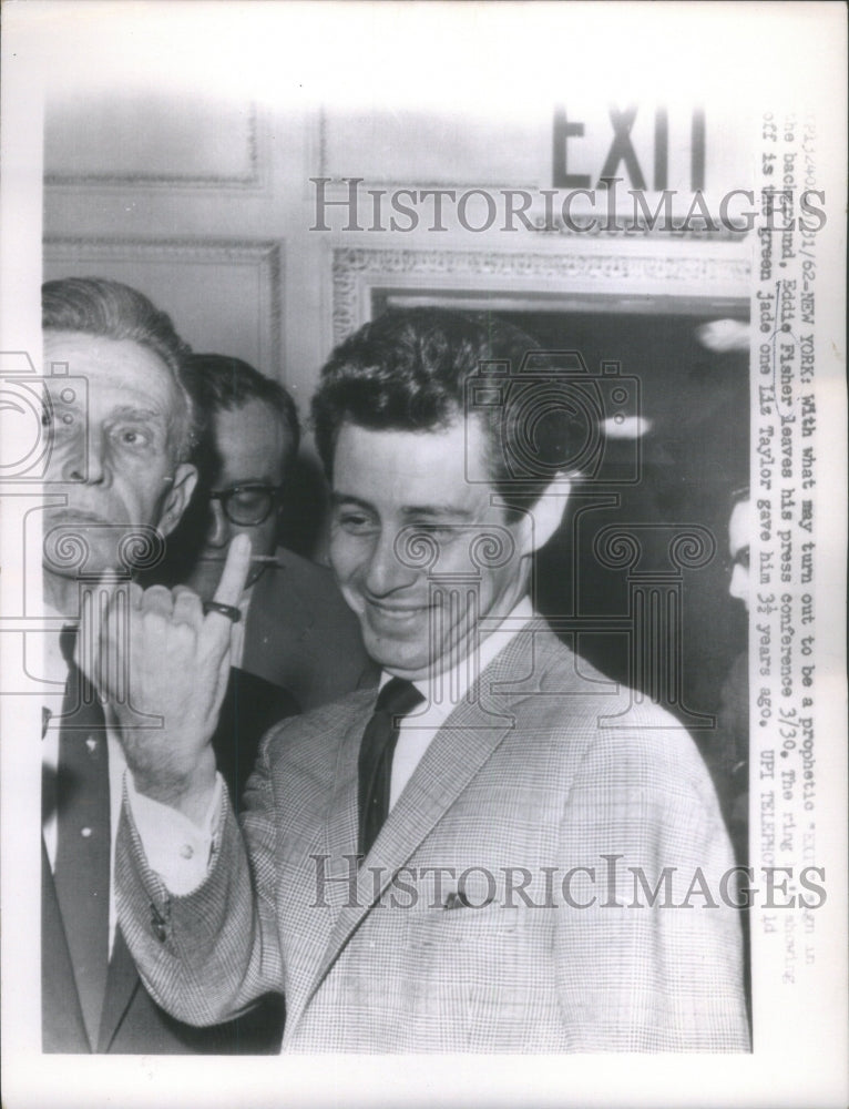 1962 Eddie Fisher showing the jade ring that Elizabeth Tylor gave-Historic Images