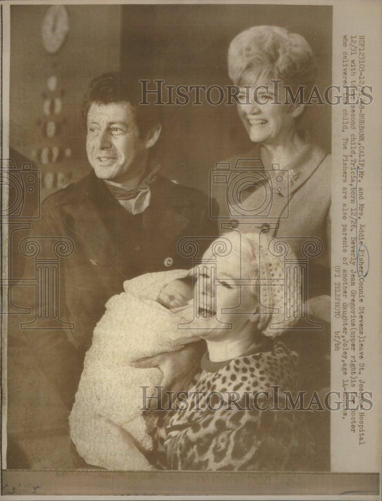 1938 Mr Mrs Eddie Fisher Connive Steven Joseph Hospital Tricia leave - Historic Images