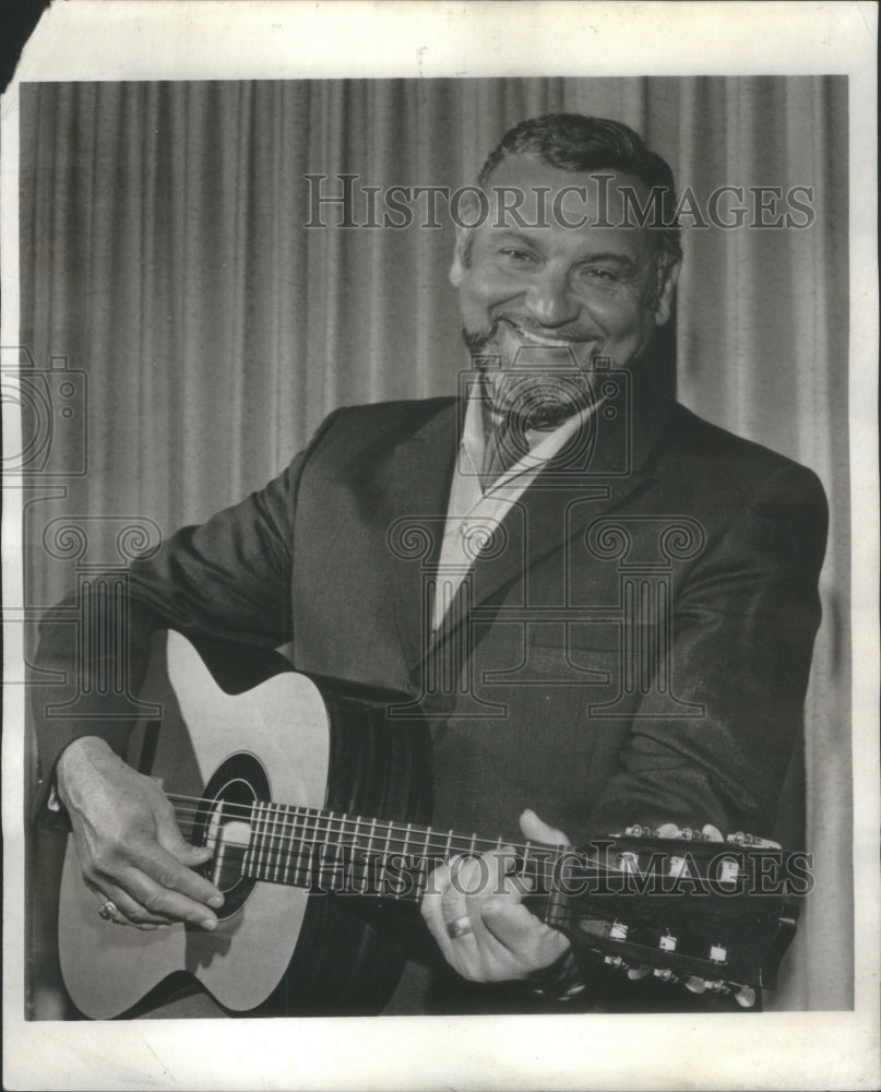 1973 Press Photo Frankie Laine Paolo LoVecchio Steel Tonsils Rhythm Leather Lung - Historic Images