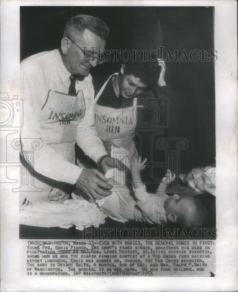 1953 Press Photo Young PFC. Eddie Fisher, won diaper pinning contest - Historic Images