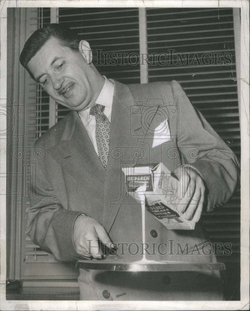 1950 Mark Lipsky Pancake food expert pancakes prepares ready mixed - Historic Images