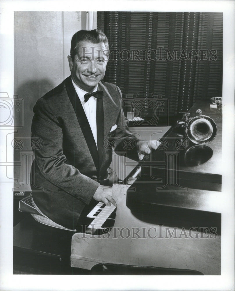 Eric Linton Pianist Sheraton Chicago Hotel-Historic Images