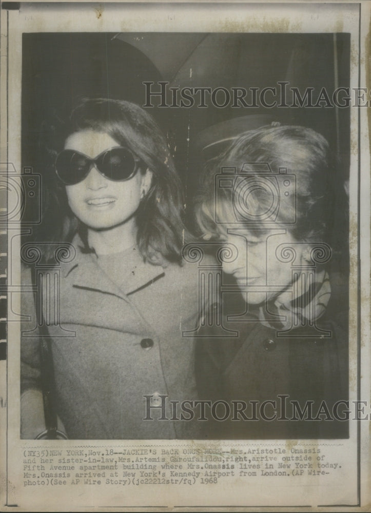 1968 Press Photo Aristotle Onassis Artemis Garoufalidou New York London Airport- Historic Images