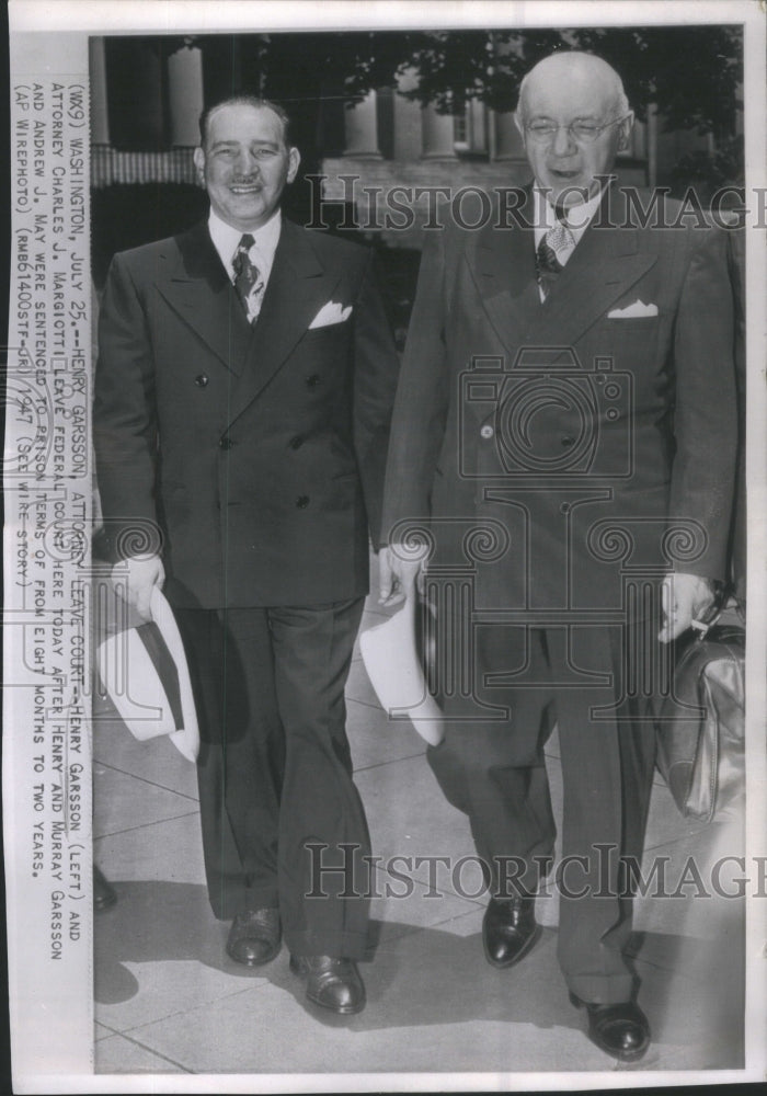 1947 Press Photo Henry Garsson Charles Mariotti leave court attorney - Historic Images