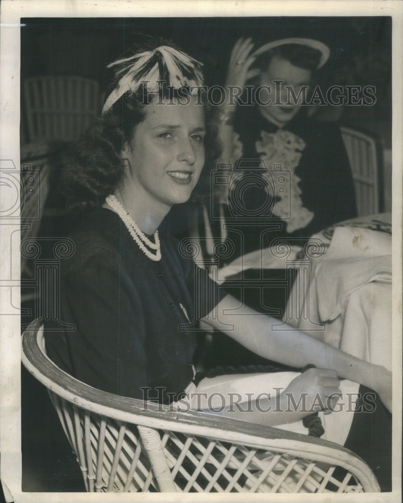 1942 Barbara McLaughlin Fete Walter Brewster estate Lake Forest-Historic Images