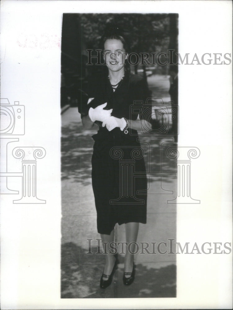 1942 Press Photo MRS. LOUISE GILL MACY FASHION EXPERT- RSA73625- Historic Images