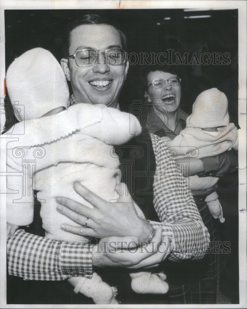 1976 Press Photo Army Chaplain Capt. Elisha C. Rurley Brenda Korea- RSA74007 - Historic Images