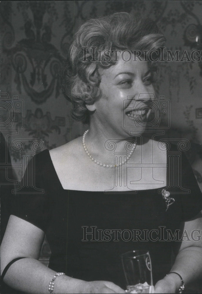 1968 Mrs. Jason Hurley at a cocktail. - Historic Images