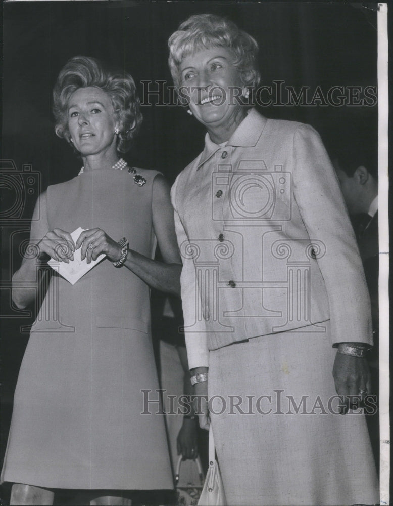 1968 Muriel Humphrey Stands Front-Tea Husvand Wellwisher-Angier Duke - Historic Images