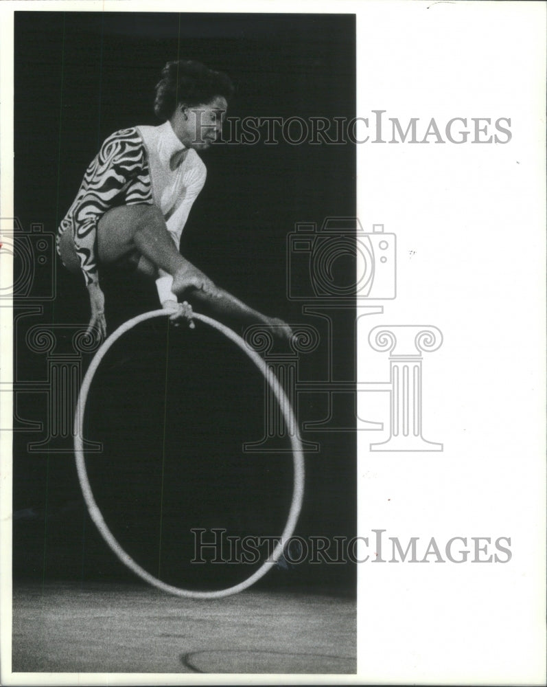 1982 Circus Performer Wendy Hillard Doing Ring Routine At Horizon - Historic Images