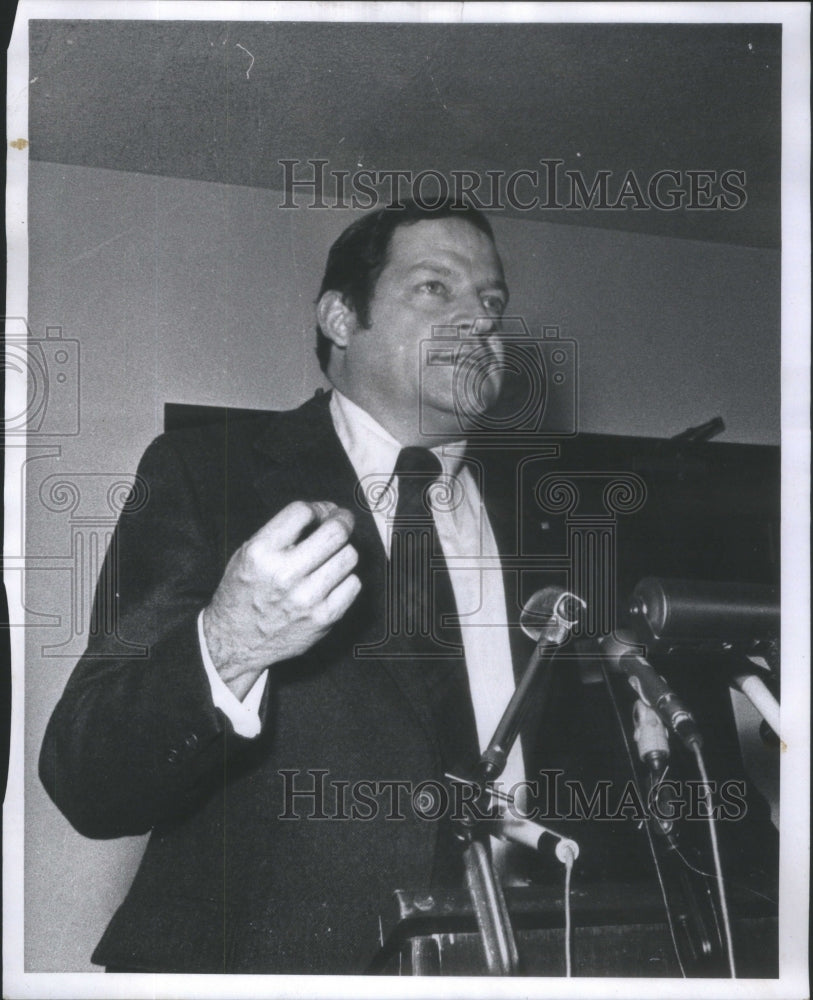 1973 Press Photo Lloyd V. Hinton, Co-Executive Director of NOISE In Chicago - Historic Images