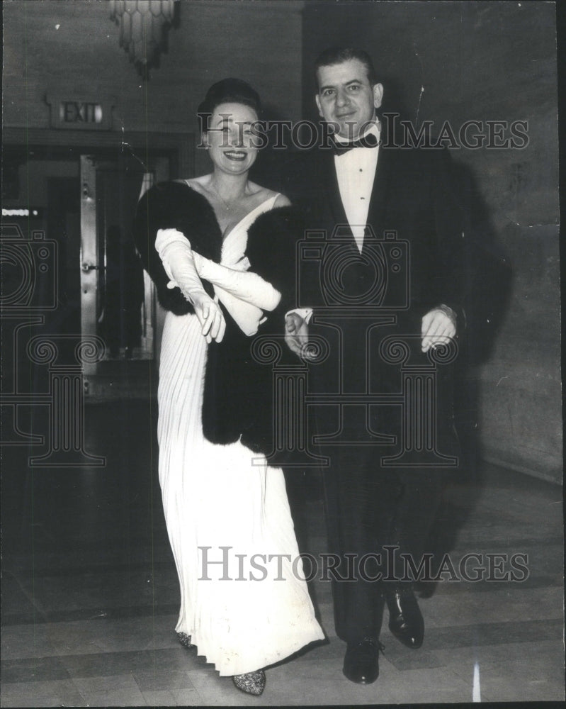 1965 Mr. and Mrs. Gordon Fletcher arriving at the Opera House in Chi - Historic Images