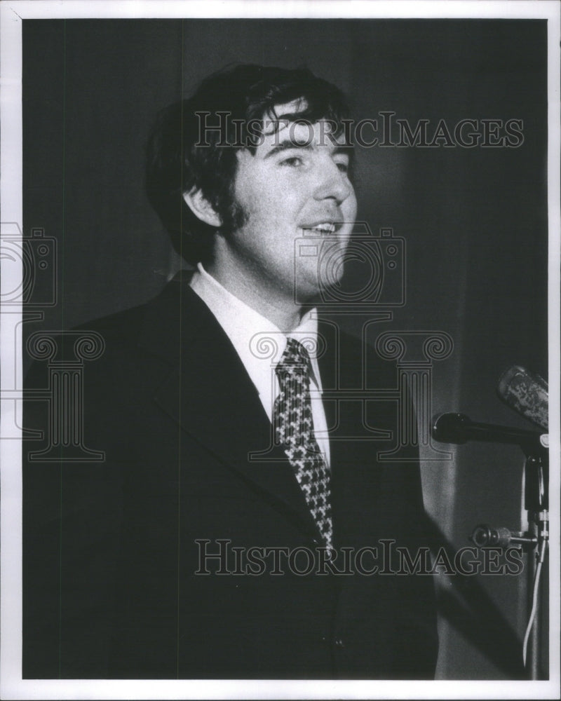 1974 Press Photo Brian Flisk Chicago Apartment Building Manager- RSA74405 - Historic Images